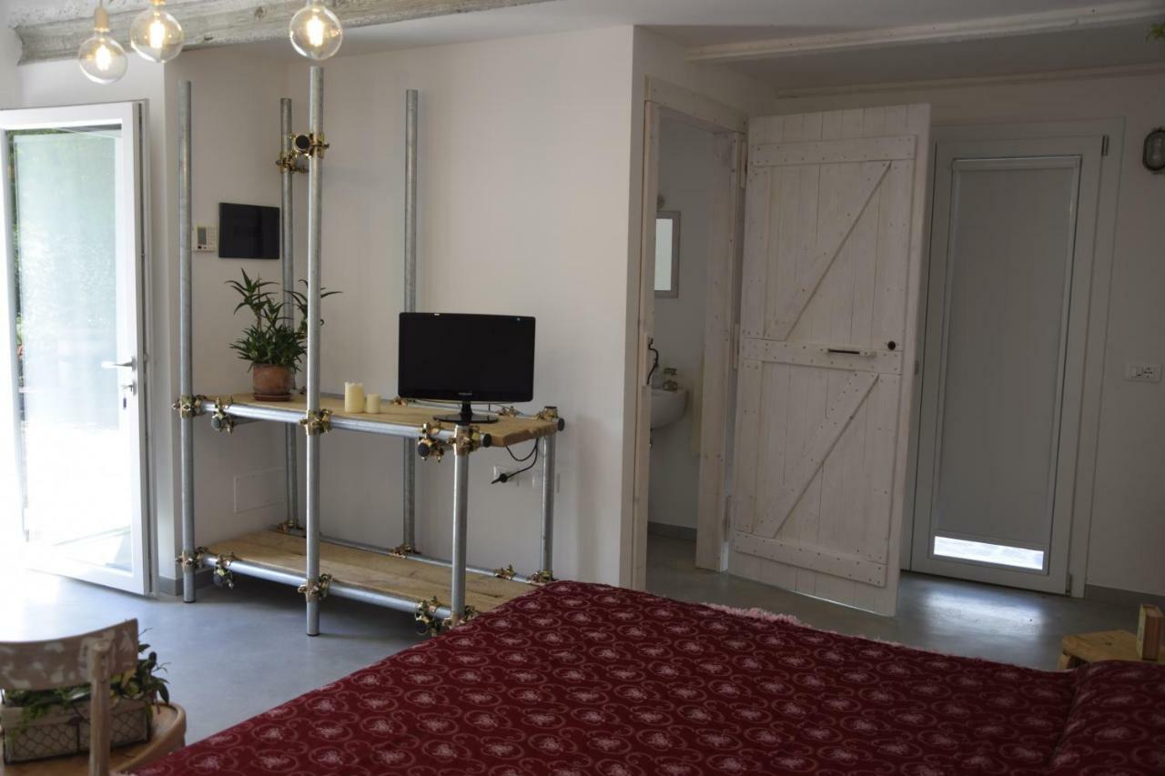 Capannone111 Bed & Breakfast Кастильоне ди Равена Екстериор снимка